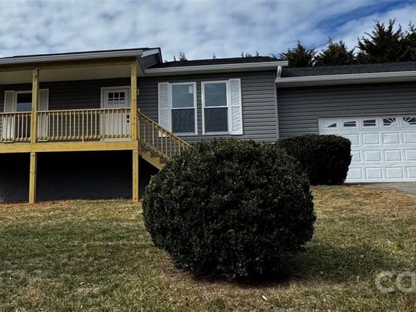 22 Sydney Lane, Asheville, NC 28806