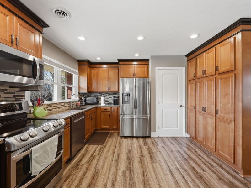 648 N Tanglewood Drive, Springfield, OH 45504 Photo 10