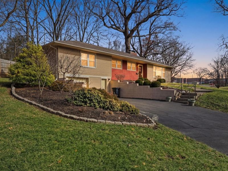 648 N Tanglewood Drive, Springfield, OH 45504 Photo 2