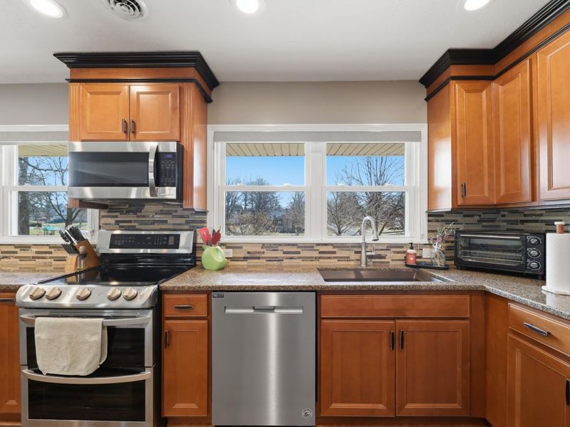 648 N Tanglewood Drive, Springfield, OH 45504 Photo 7