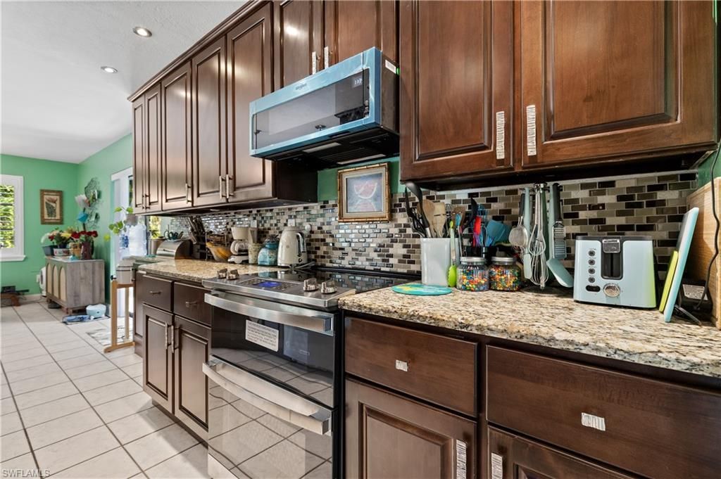 913 SE 26th Ter, Cape Coral, FL 33904 Photo