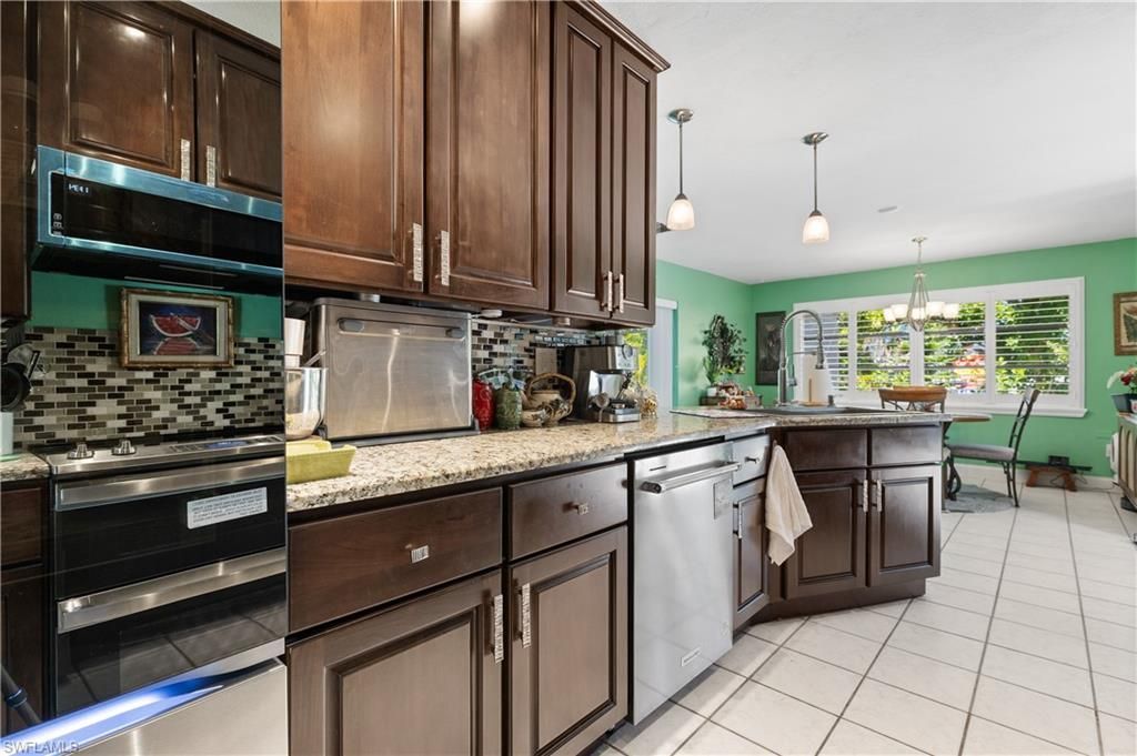913 SE 26th Ter, Cape Coral, FL 33904 Photo