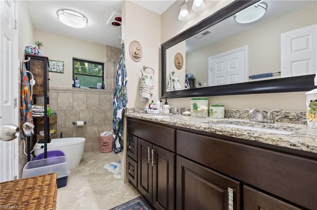 913 SE 26th Ter, Cape Coral, FL 33904 Photo