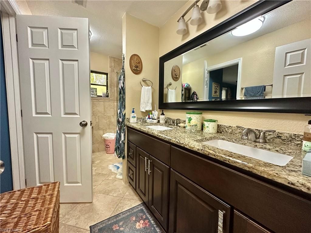 913 SE 26th Ter, Cape Coral, FL 33904 Photo