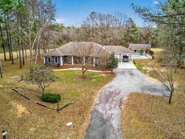 78 Hummingbird Ln, Atmore, AL 36502