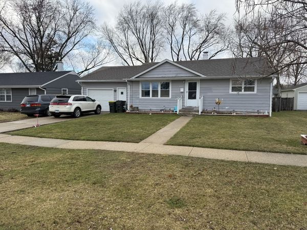 440 W James Way, Cary, IL 60013