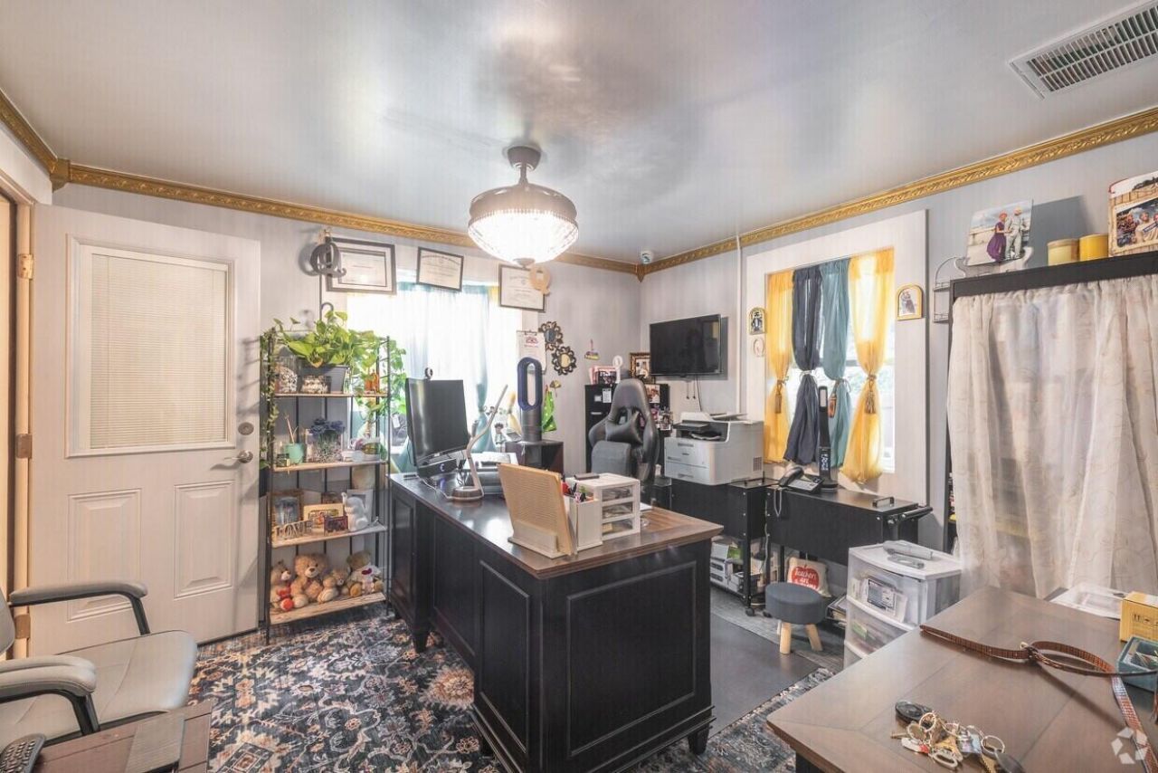 24 Sycamore Avenue Photo 11