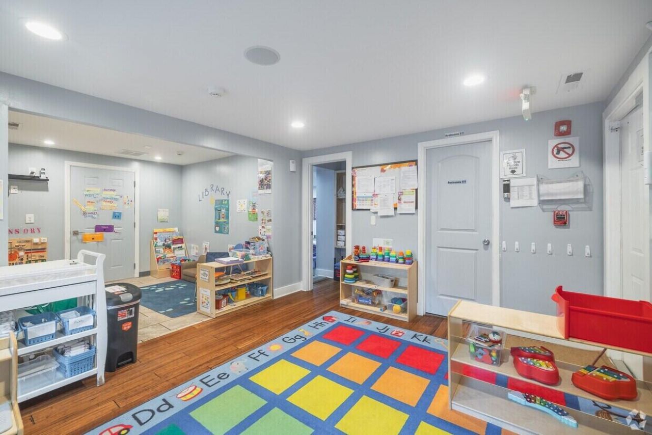 24 Sycamore Avenue Photo 13