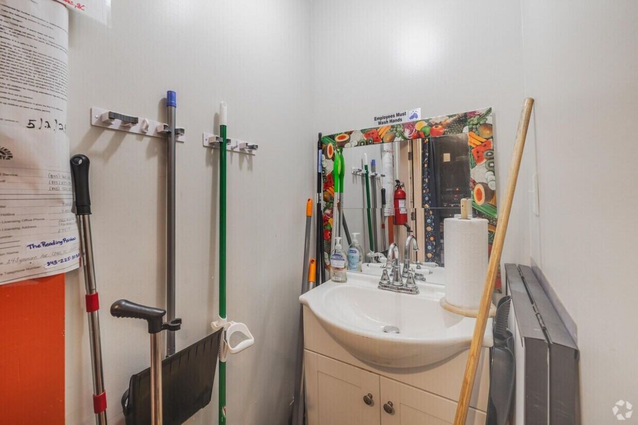 24 Sycamore Avenue Photo 21