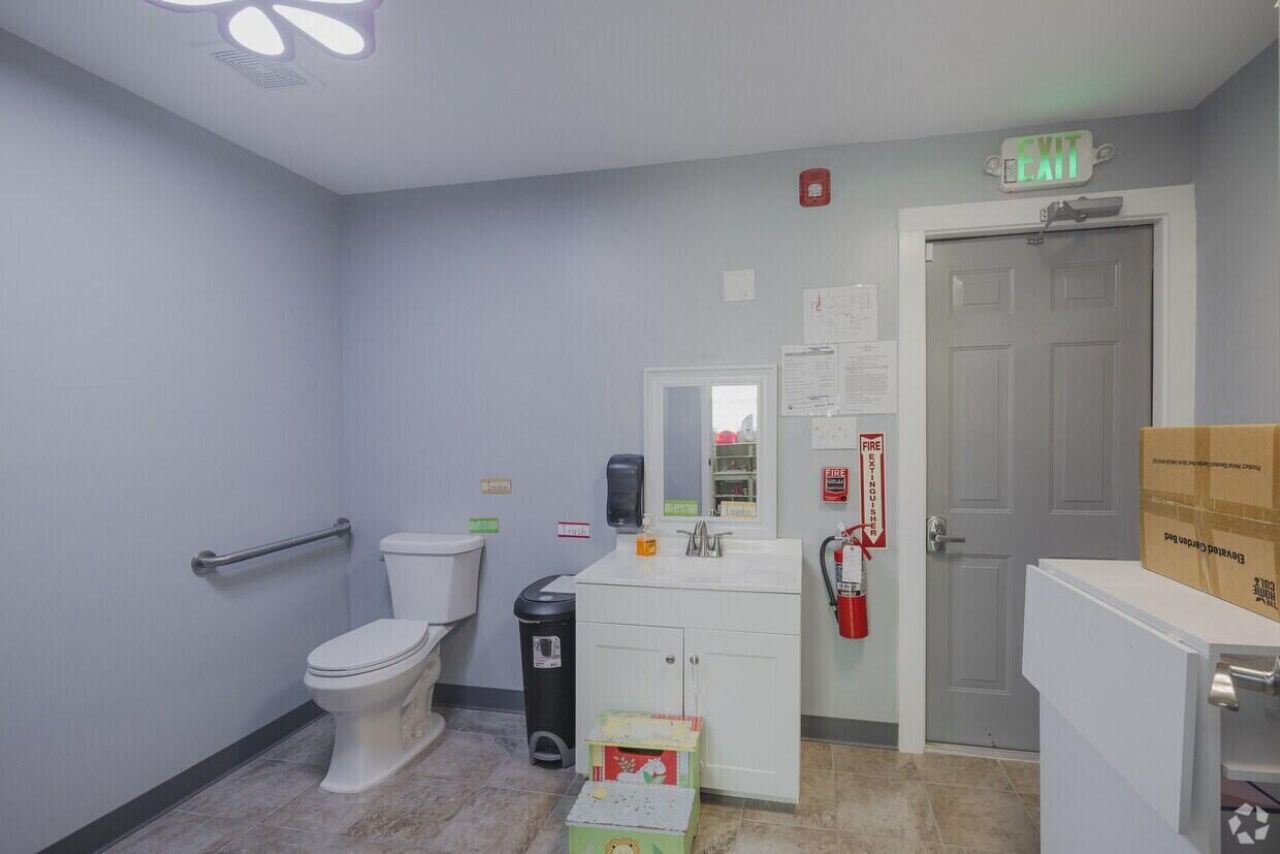 24 Sycamore Avenue Photo 22