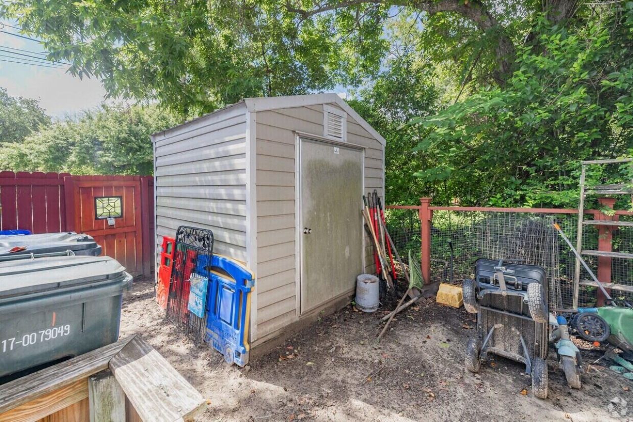 24 Sycamore Avenue Photo 6