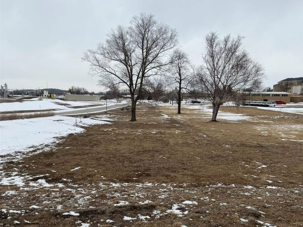 1009 W 13th Street , Vinton, IA 52349