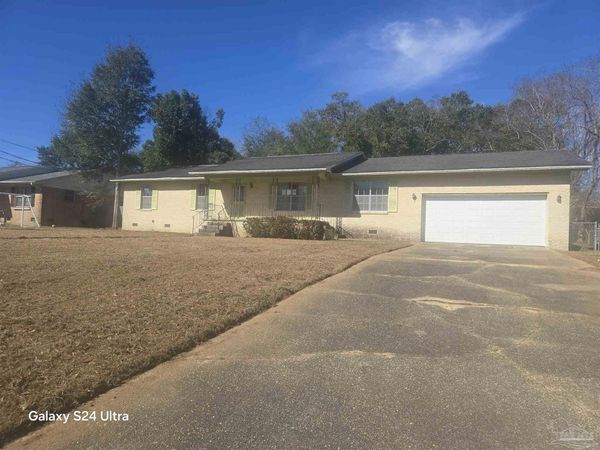 6227 Vicksburg Dr, Pensacola, FL 32503