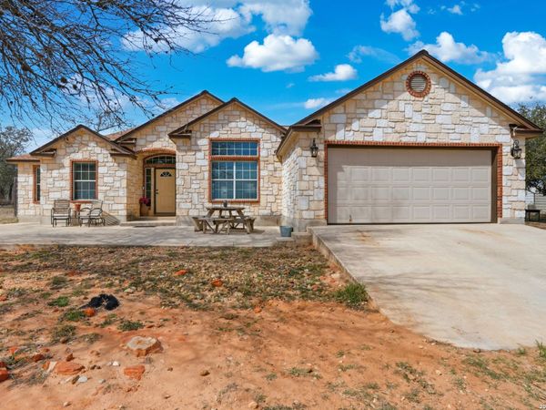 400 Clear Lake, Poteet, TX 78065