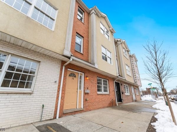 18 E Kinney St, Newark, NJ 07102