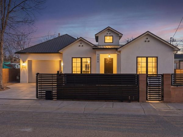 1008 22nd Street NW, Albuquerque, NM 87104