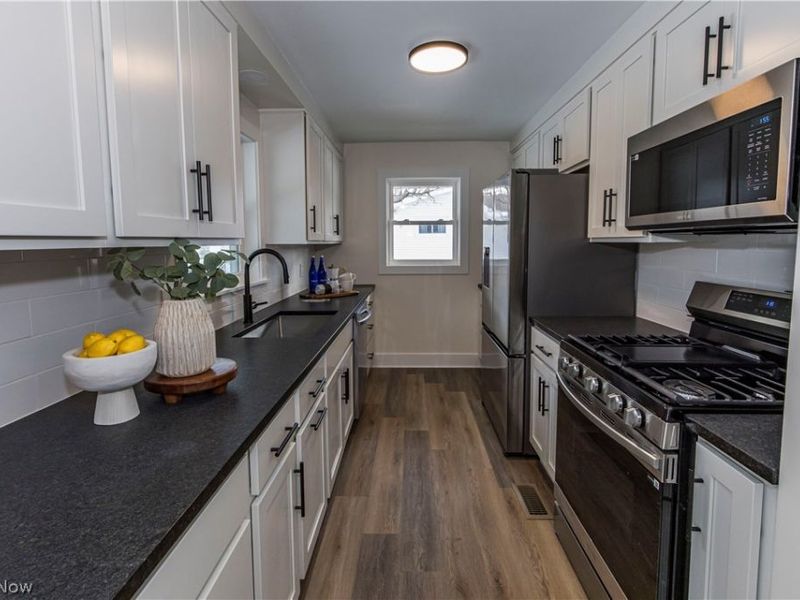 7939 Longview Road, Broadview Heights, OH 44147 Photo 12