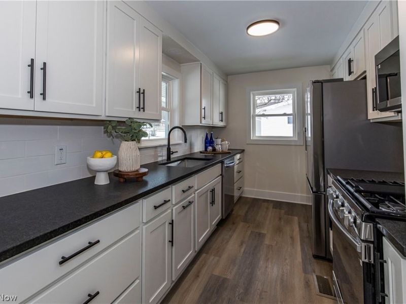 7939 Longview Road, Broadview Heights, OH 44147 Photo 13