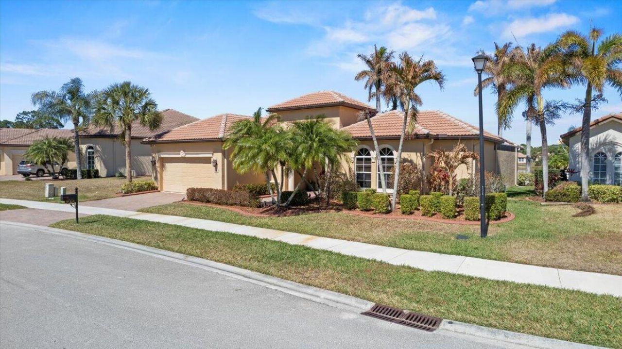814 SW Saint Julien Court, Port Saint Lucie, FL 34986 Photo