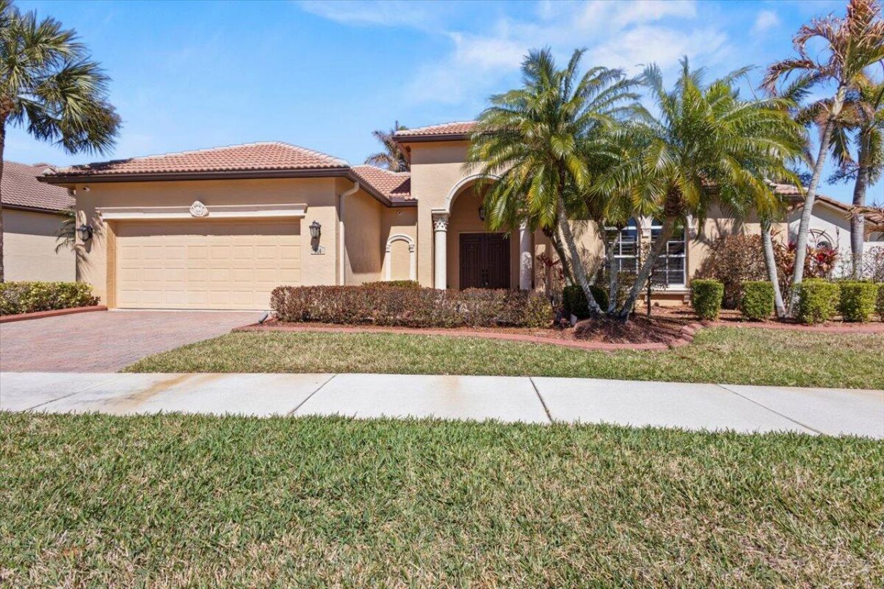 814 SW Saint Julien Court, Port Saint Lucie, FL 34986 Photo