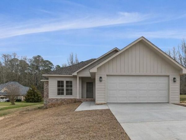 15 Briar Creek Cir., Laurel, MS 39440