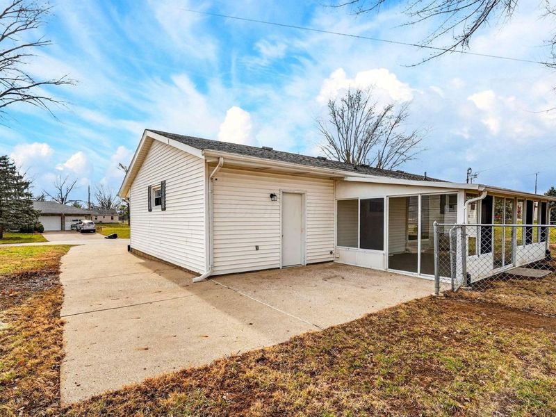 200 Meadow Drive, Circleville, OH 43113 Photo 3