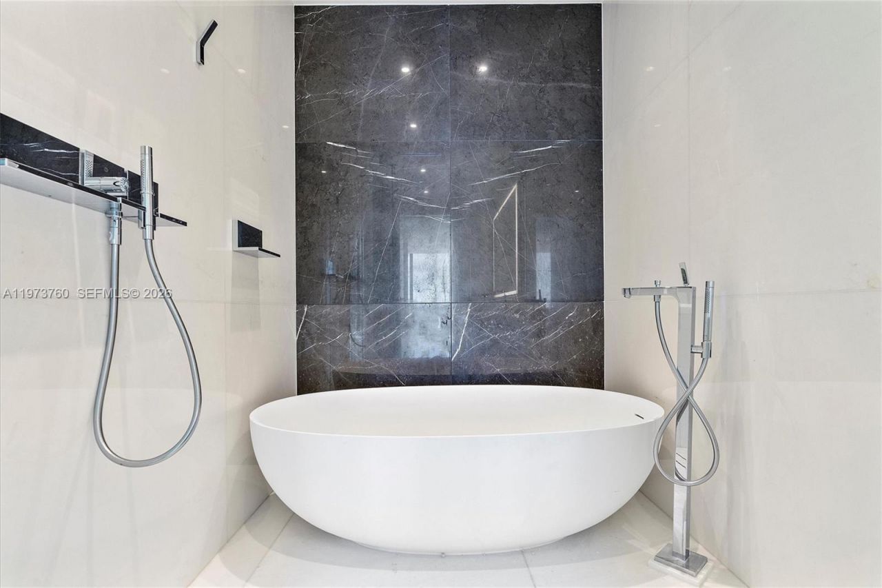 300 Biscayne Blvd Way , Unit 903, Miami, FL 33131 Photo