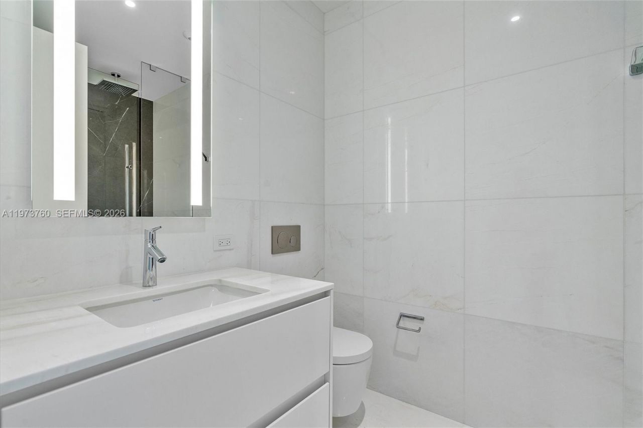 300 Biscayne Blvd Way , Unit 903, Miami, FL 33131 Photo