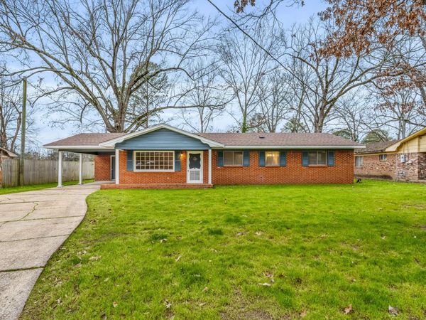 709 Sassafras, Starkville, MS 39759