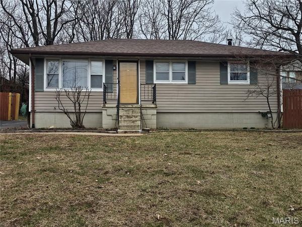 206 Lake Avenue, Maryland Heights, MO 63043