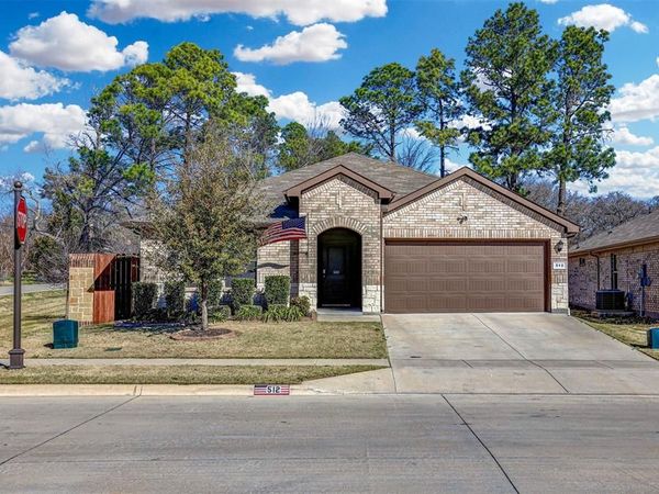 512 Amory Street, Azle, TX 76020