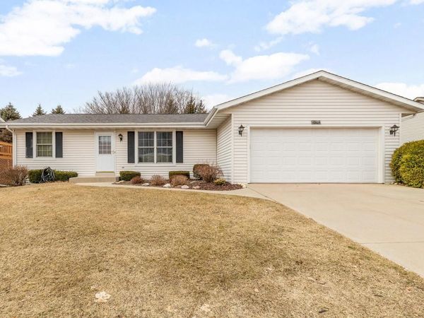 1514 Walsh Acres DRIVE, West Bend, WI 53095