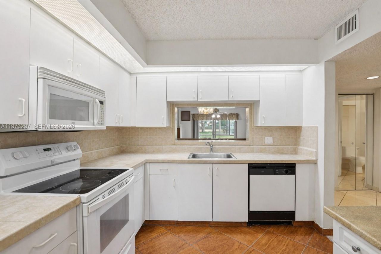 901 SW 138th Ave, Unit 108C, Pembroke Pines, FL 33027 Photo