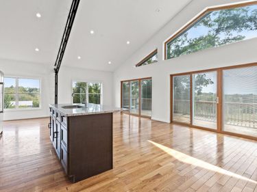 583 College Road, Paris, KY 40361