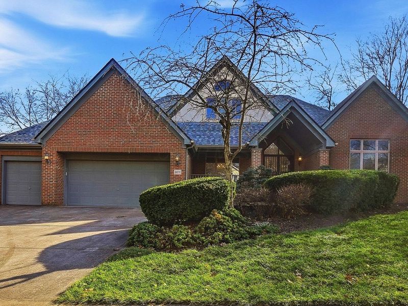 6035 Winnebago Street, Grove City, OH 43123 Photo 1