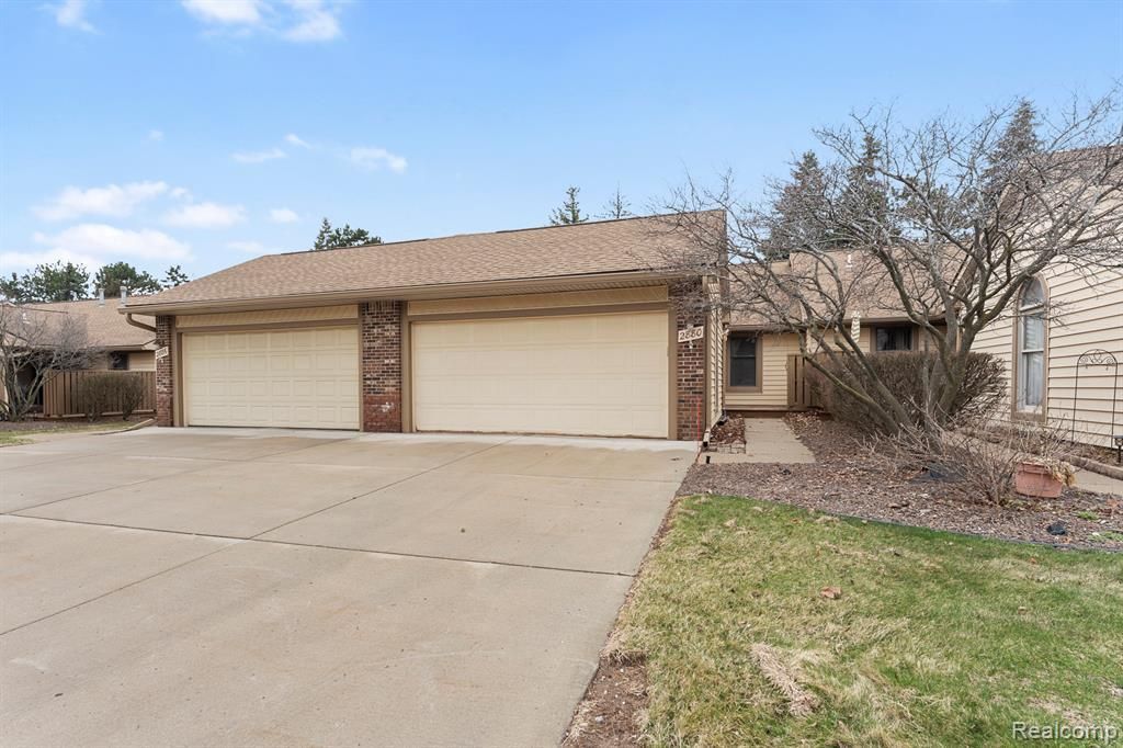 2880 Lakewood Drive, Trenton, MI 48183 Main Photo