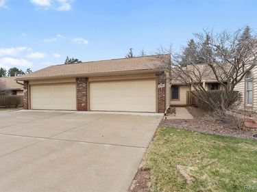 2880 Lakewood Drive, Trenton, MI 48183