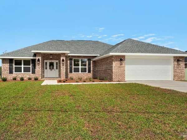 7953 Twin Lake Dr, Milton, FL 32583