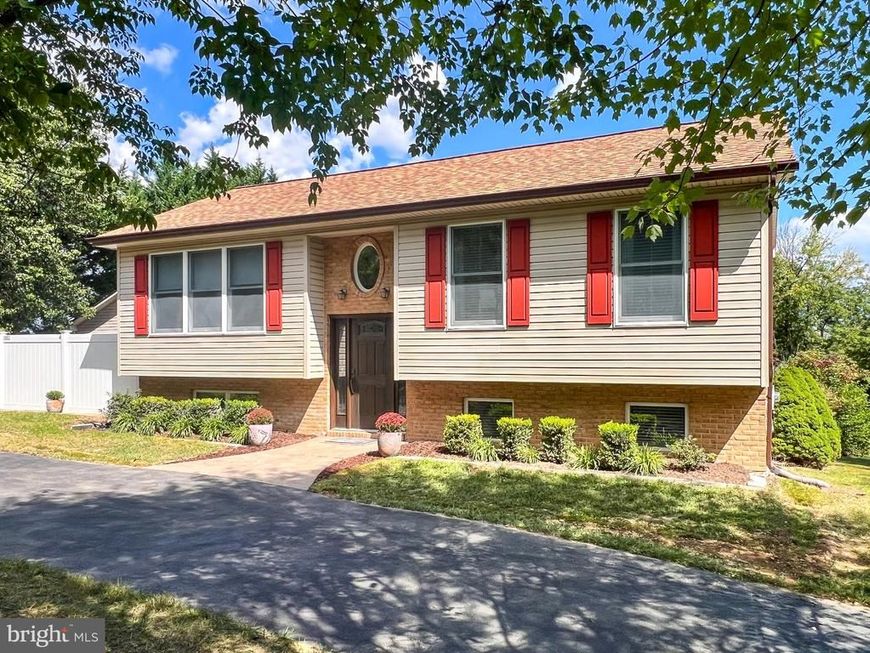 268 Kestrel Dr, Falling Waters, WV 25419 Main Photo