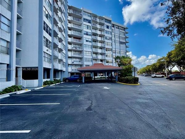 1300 NE Miami Gardens Dr, Unit 320E, Miami, FL 33179