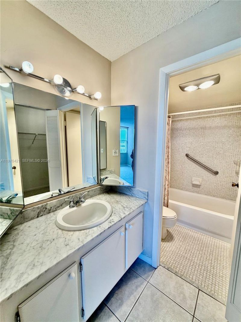 1300 NE Miami Gardens Dr, Unit 320E, Miami, FL 33179 Photo