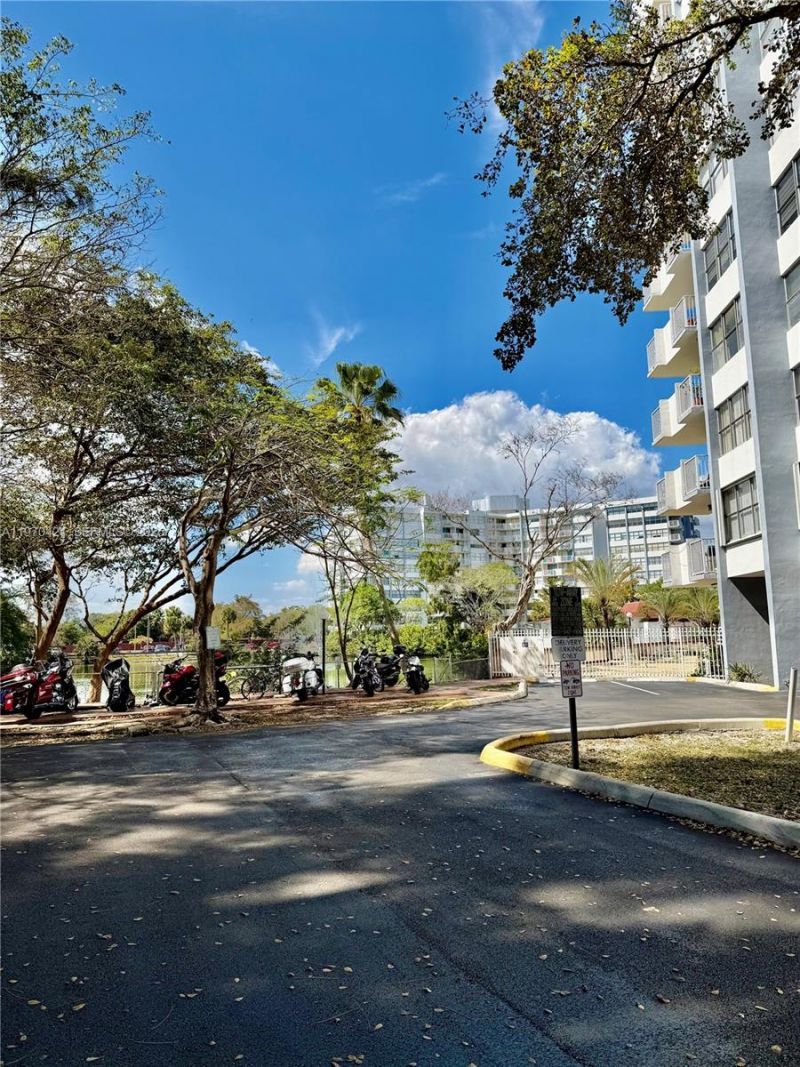 1300 NE Miami Gardens Dr, Unit 320E, Miami, FL 33179 Photo