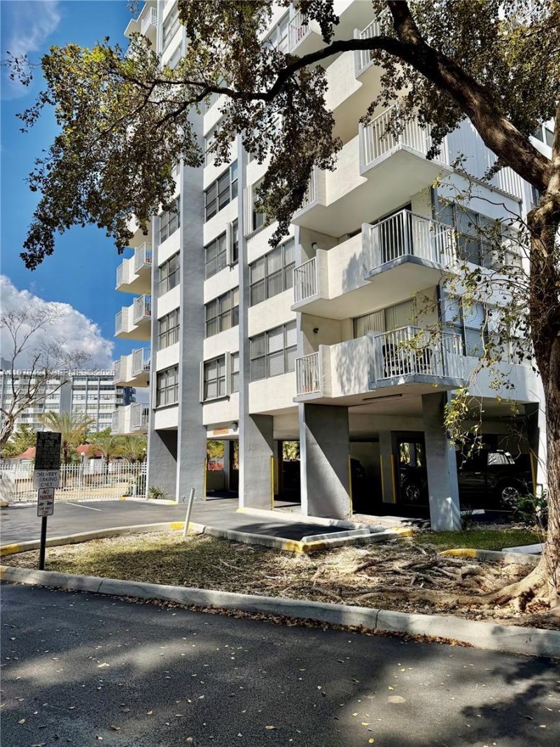 1300 NE Miami Gardens Dr, Unit 320E, Miami, FL 33179 Photo