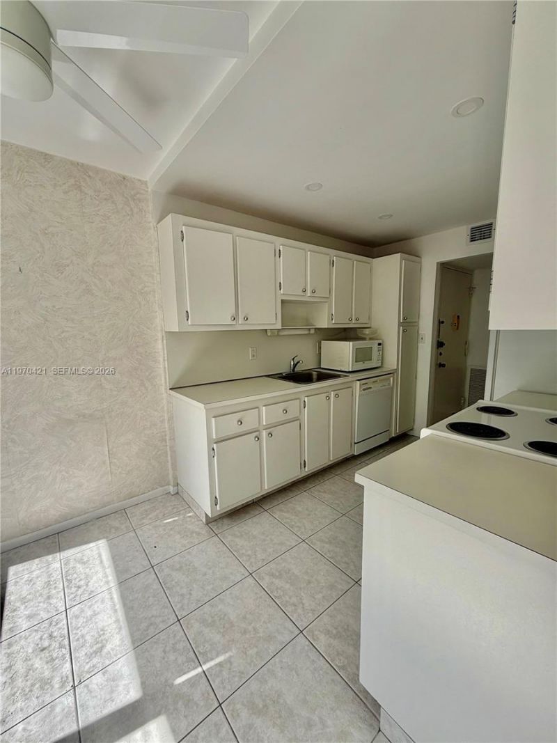 1300 NE Miami Gardens Dr, Unit 320E, Miami, FL 33179 Photo