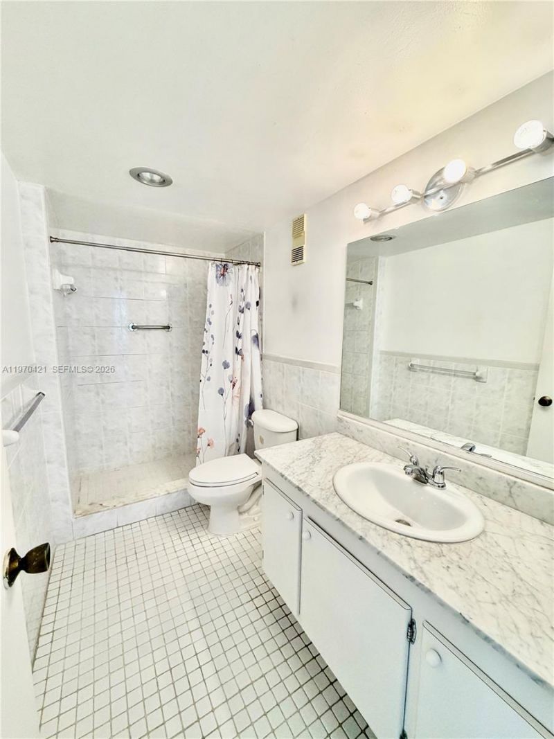 1300 NE Miami Gardens Dr, Unit 320E, Miami, FL 33179 Photo