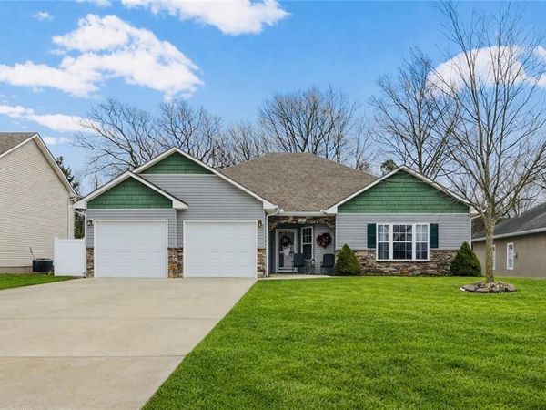 607 Oakmont Drive, Warrensburg, MO 64093
