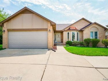 44090 Trent Drive, Clinton Twp, MI 48038