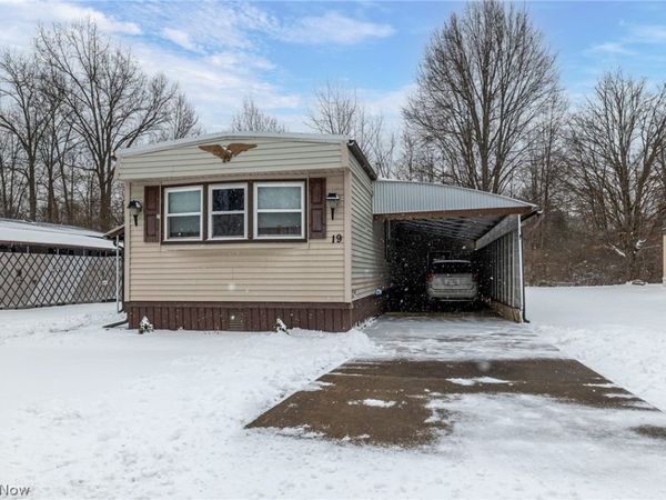 19 Sycamore Street, Olmsted Twp, OH 44138