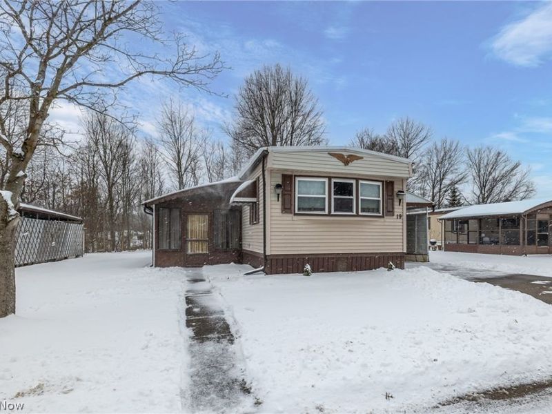 19 Sycamore Street, Olmsted Township, OH 44138 Photo 2