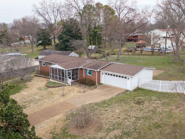 2707 Donna Hill Dr, Nashville, TN 37214